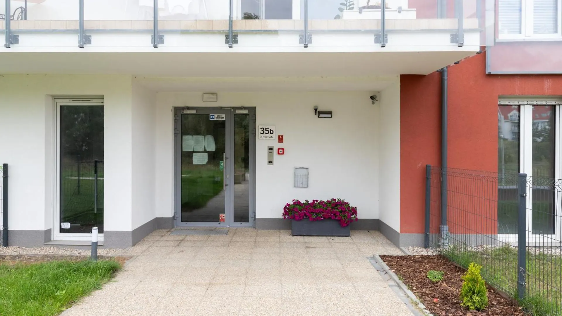 Modern Apartment With Balcony And Parking In Gdansk By Noclegi Renters