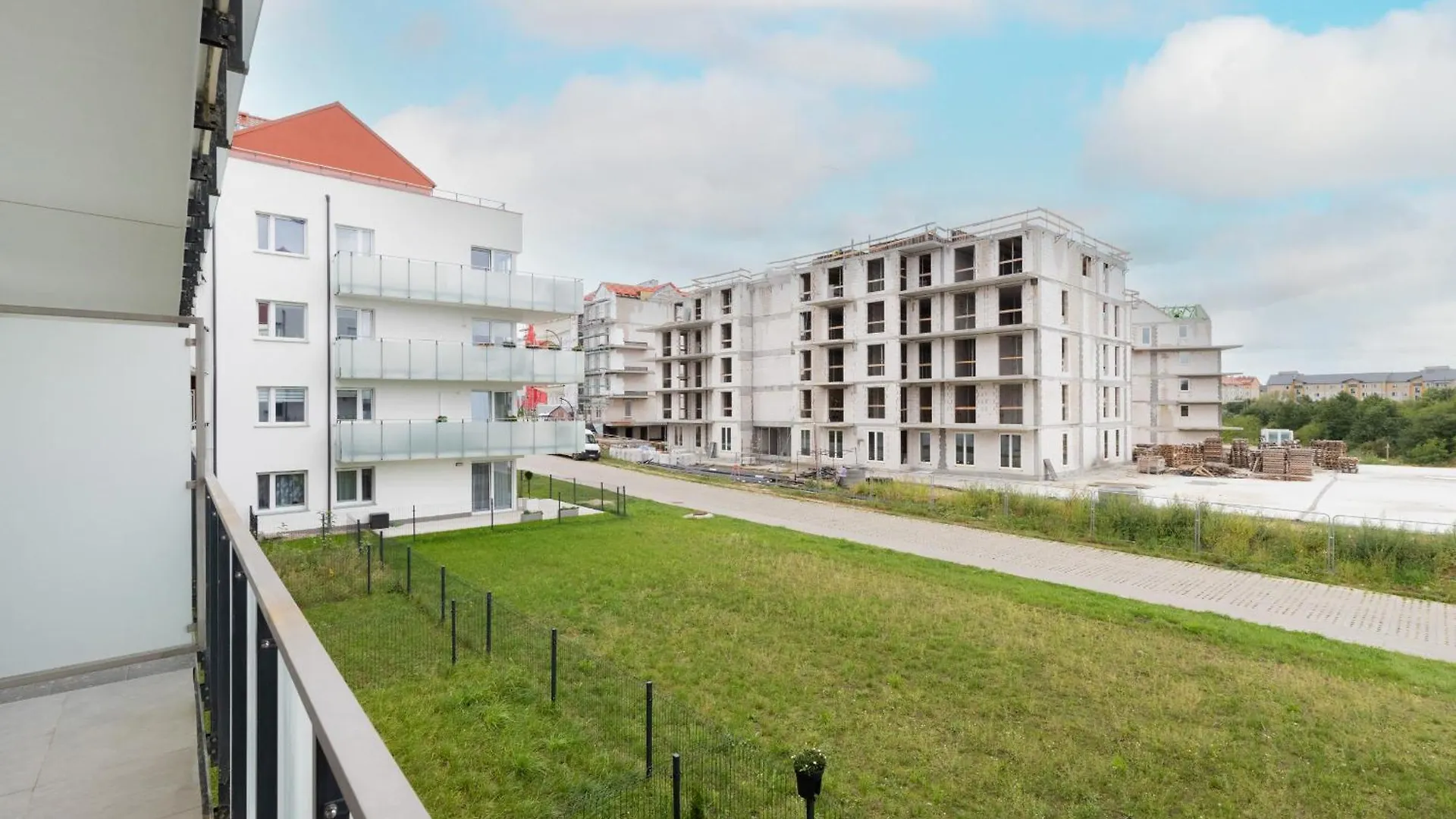 Modern Apartment With Balcony And Parking In Gdansk By Noclegi Renters